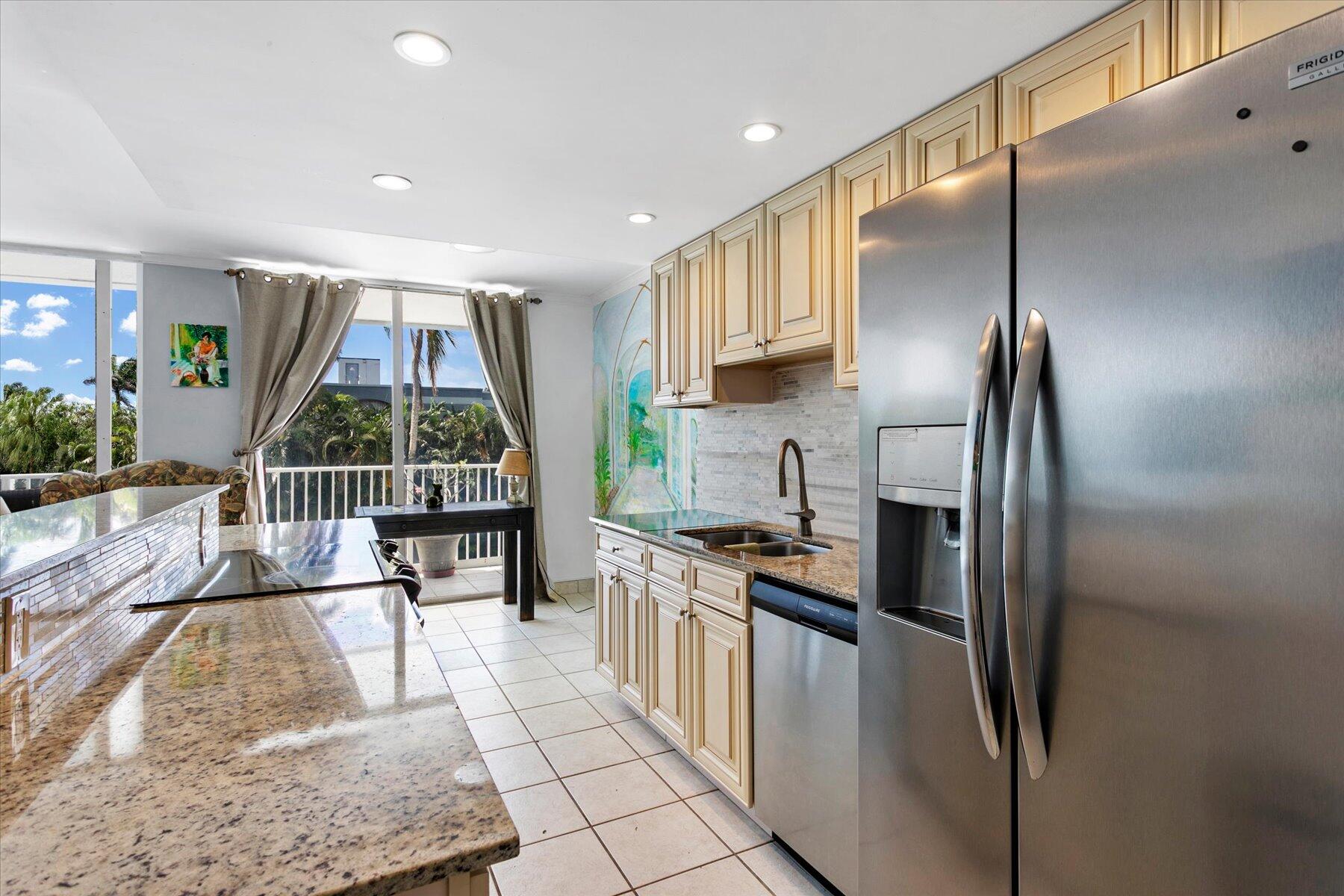 LA PALMA CONDO - Residential