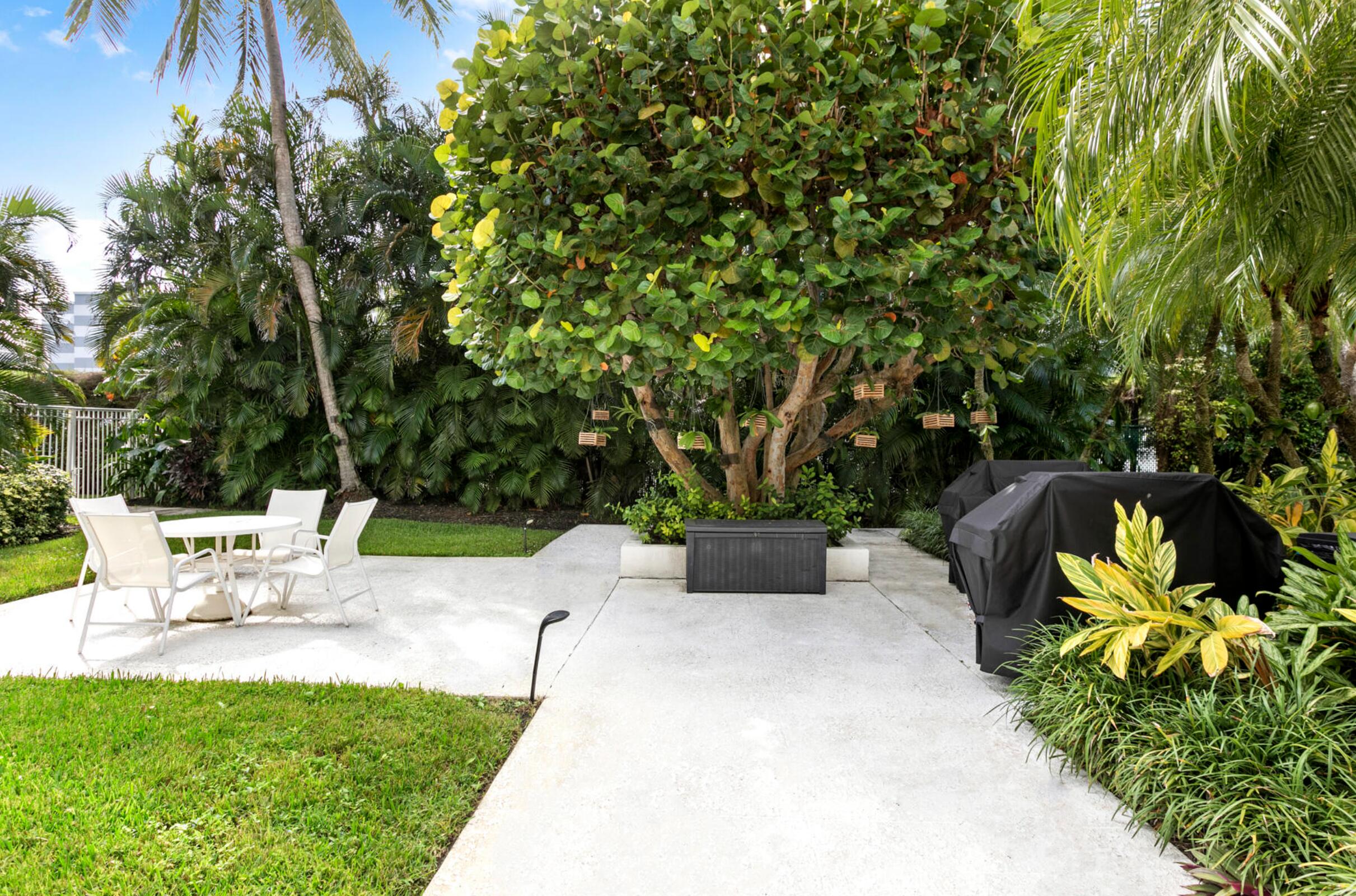 LA PALMA CONDO - Residential