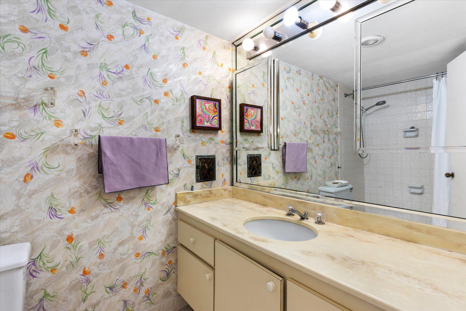 LA PALMA CONDO - Residential