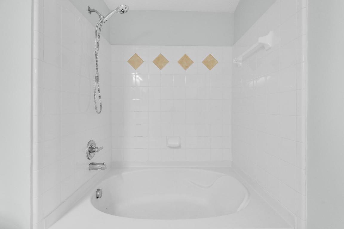 FIORE AT THE GARDENS CONDO - Residential Lease