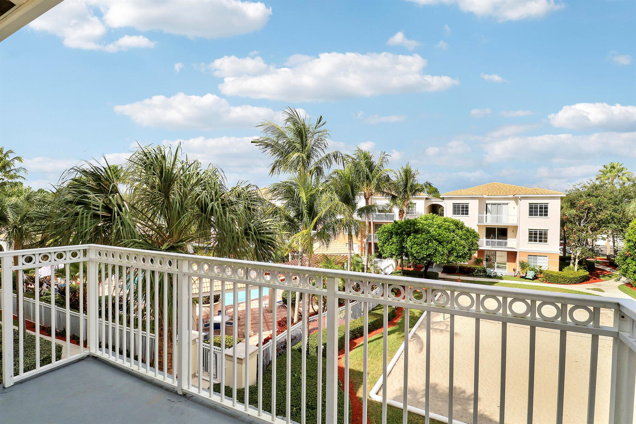 FIORE AT THE GARDENS CONDO - Residential Lease