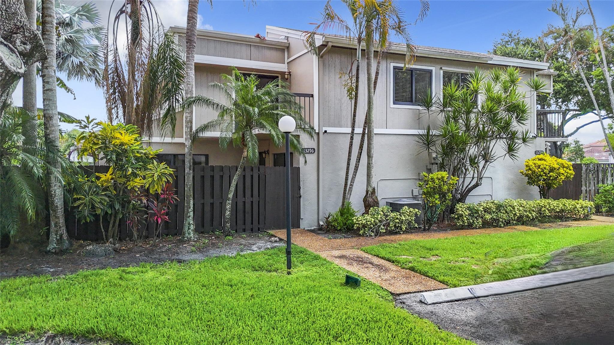 View Plantation, FL 33325 townhome