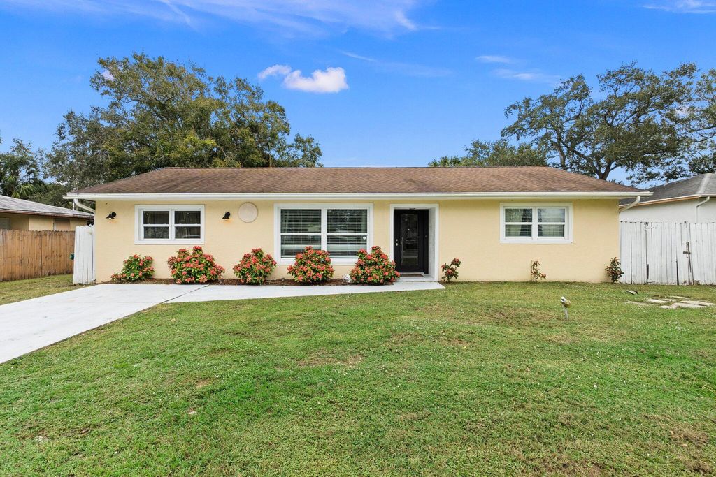 Photo of 7508 Santa Barbara Drive, Fort Pierce, FL 34951 (MLS # R10939476)