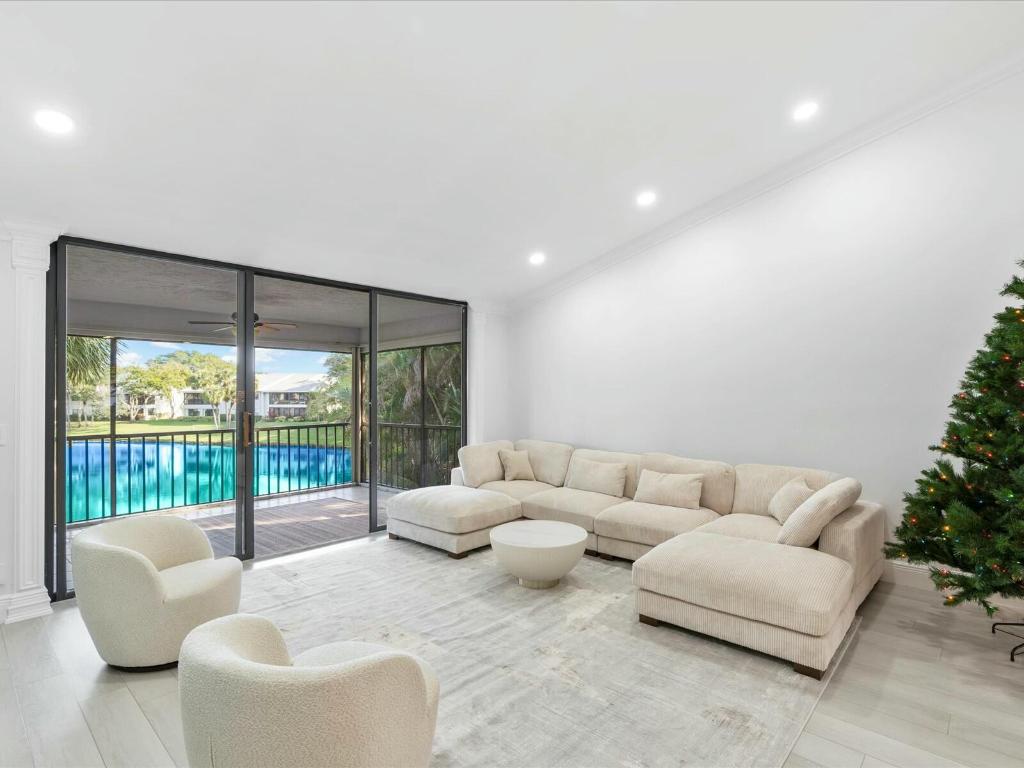 EASTGATE AT HUNTERS RUN CONDO - Residential