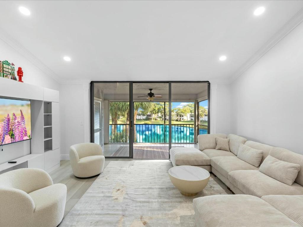 EASTGATE AT HUNTERS RUN CONDO - Residential