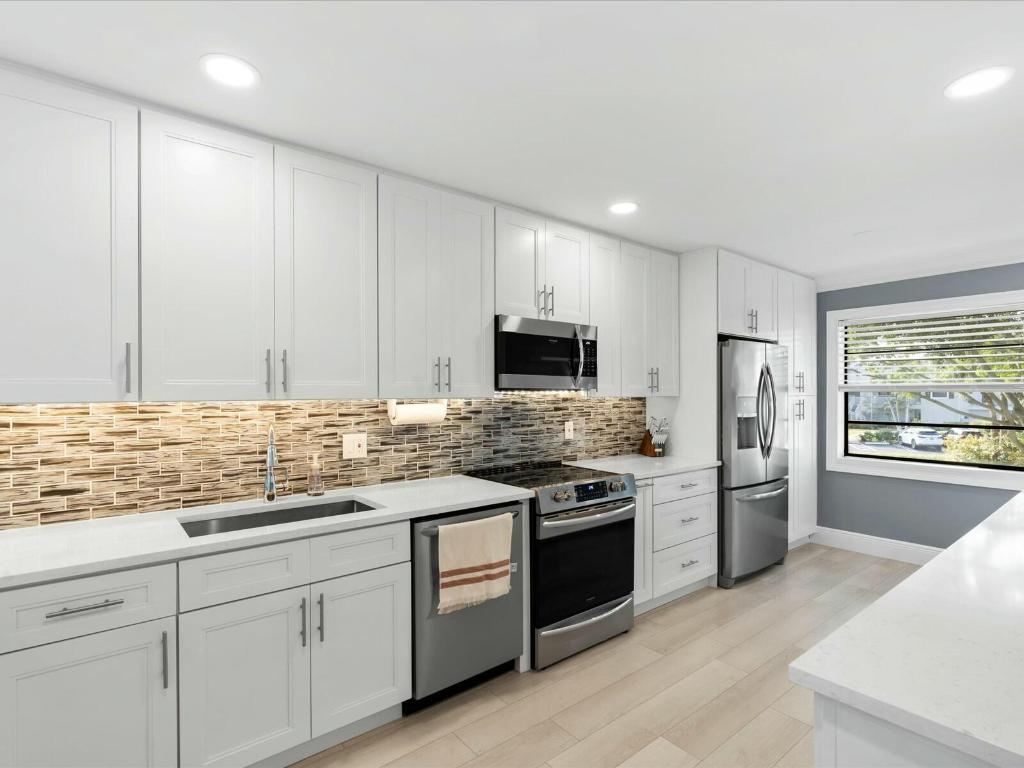 EASTGATE AT HUNTERS RUN CONDO - Residential