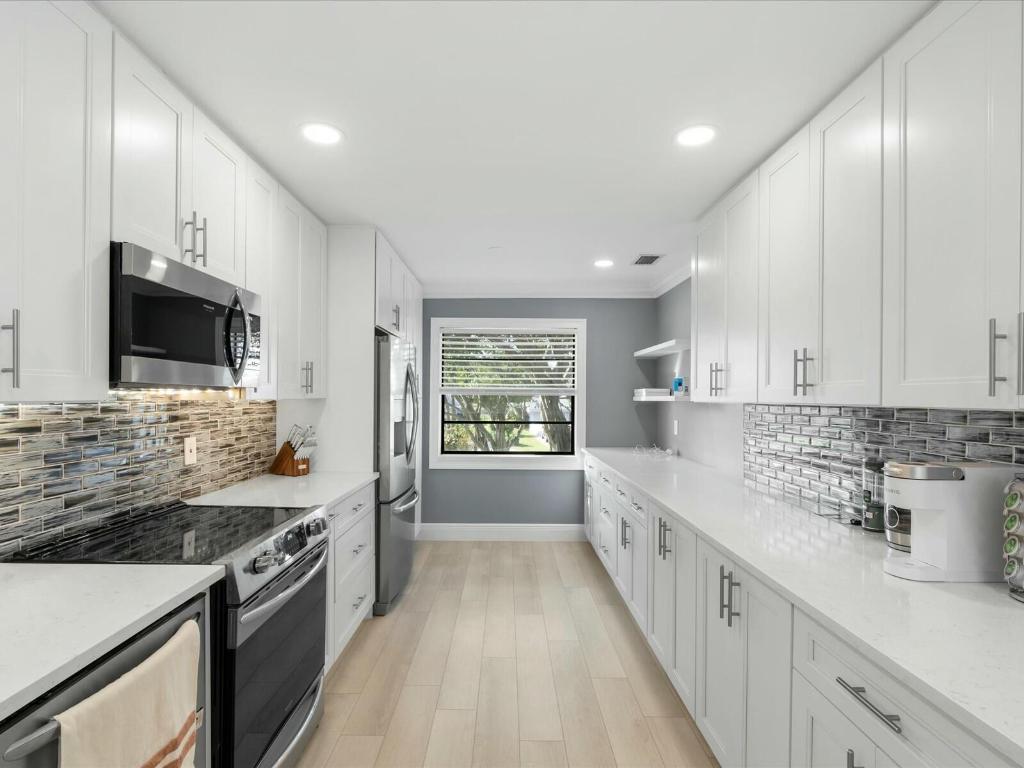 EASTGATE AT HUNTERS RUN CONDO - Residential