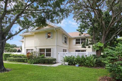 8140 Bridgewater Court Unit 40c, Lake Clarke Shores, FL MLS: R11091031