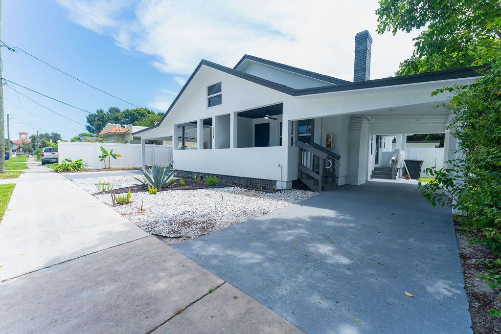 Photo of 624 S 12th Street, Fort Pierce, FL 34950 (MLS # R11107866)