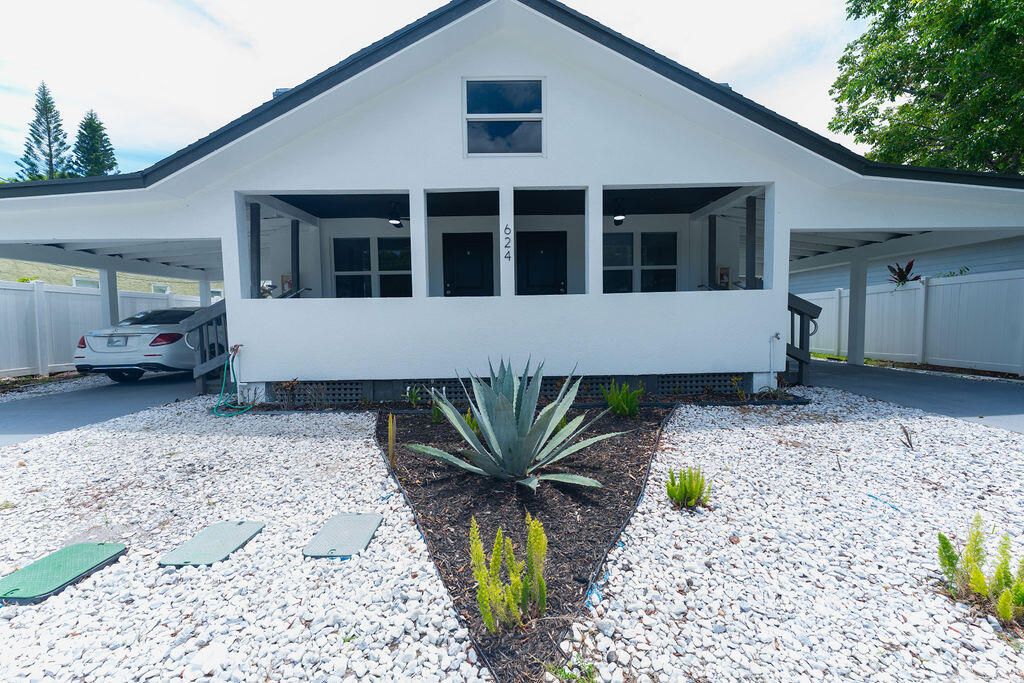 Photo of 624 S 12th Street, Fort Pierce, FL 34950 (MLS # R11107866)