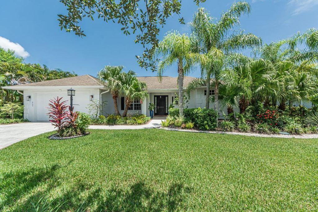 Photo of 900 White Tail Avenue SW, Vero Beach, FL 32968 (MLS # R11122682)