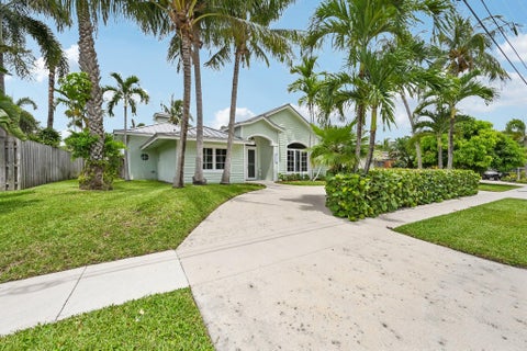 Tiny photo for 4911 NE 25TH Avenue, Lighthouse Point, FL 33064 (MLS # B26055012)