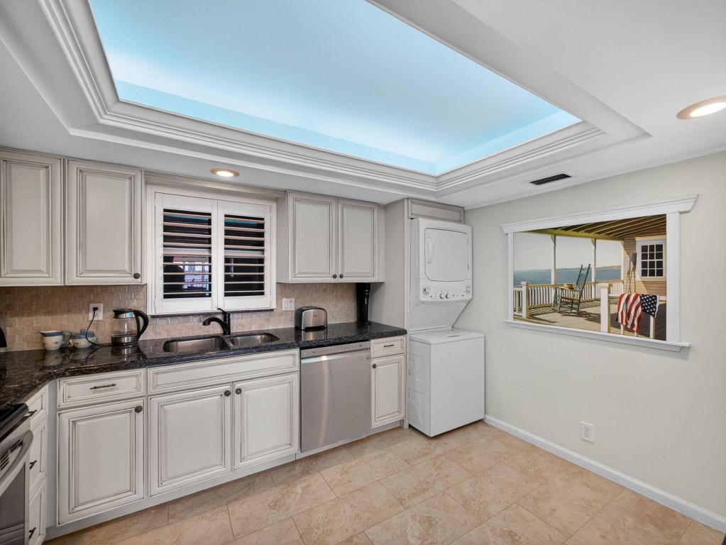 LAKE HARBOUR TOWERS CONDO - Residential