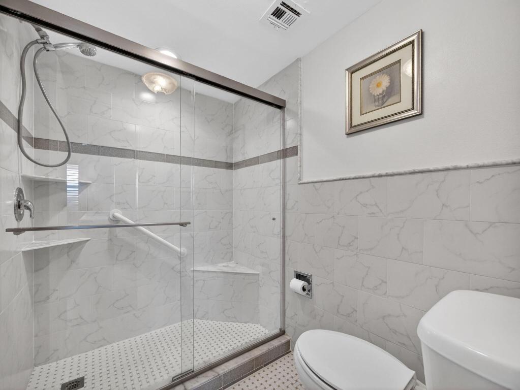 LAKE HARBOUR TOWERS CONDO - Residential