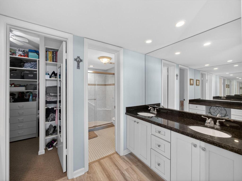 LAKE HARBOUR TOWERS CONDO - Residential