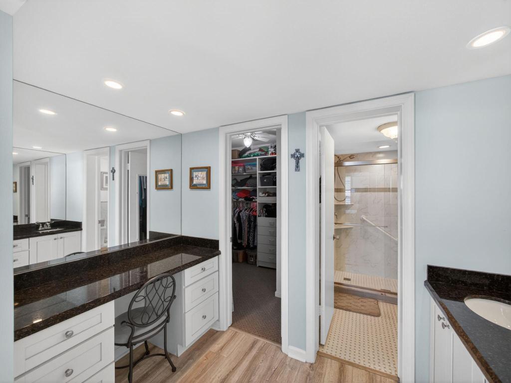 LAKE HARBOUR TOWERS CONDO - Residential