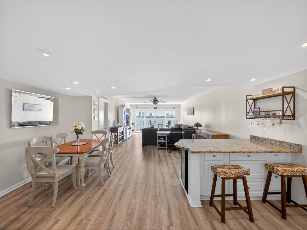 LAKE HARBOUR TOWERS CONDO - Residential