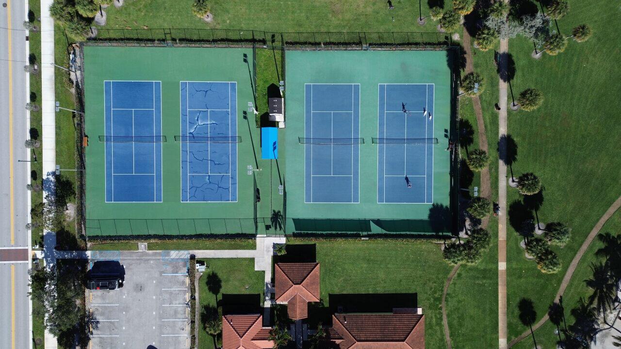 LAKE HARBOUR TOWERS CONDO - Residential