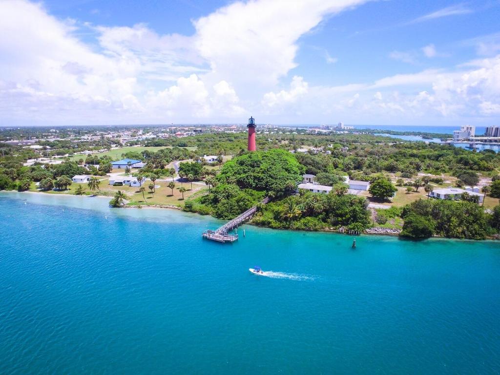 LAKE HARBOUR TOWERS CONDO - Residential