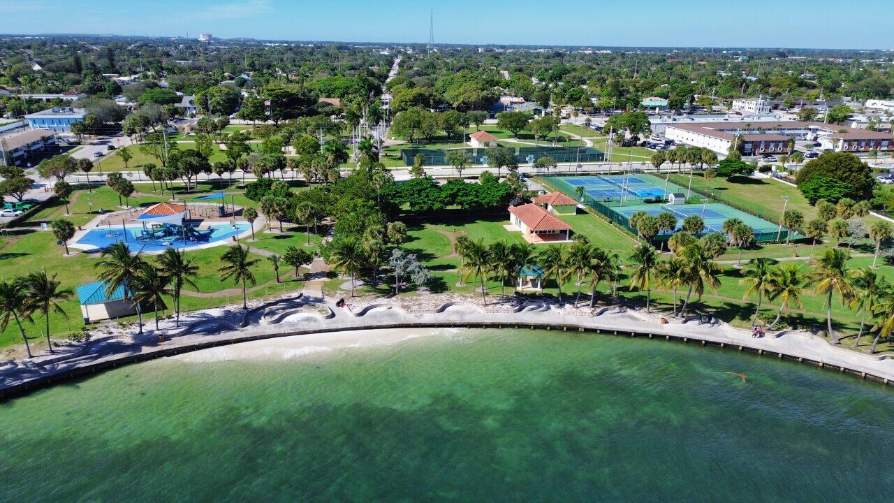 LAKE HARBOUR TOWERS CONDO - Residential