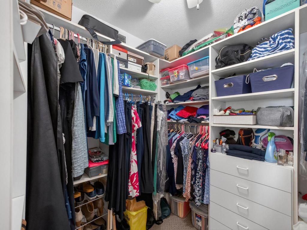 LAKE HARBOUR TOWERS CONDO - Residential