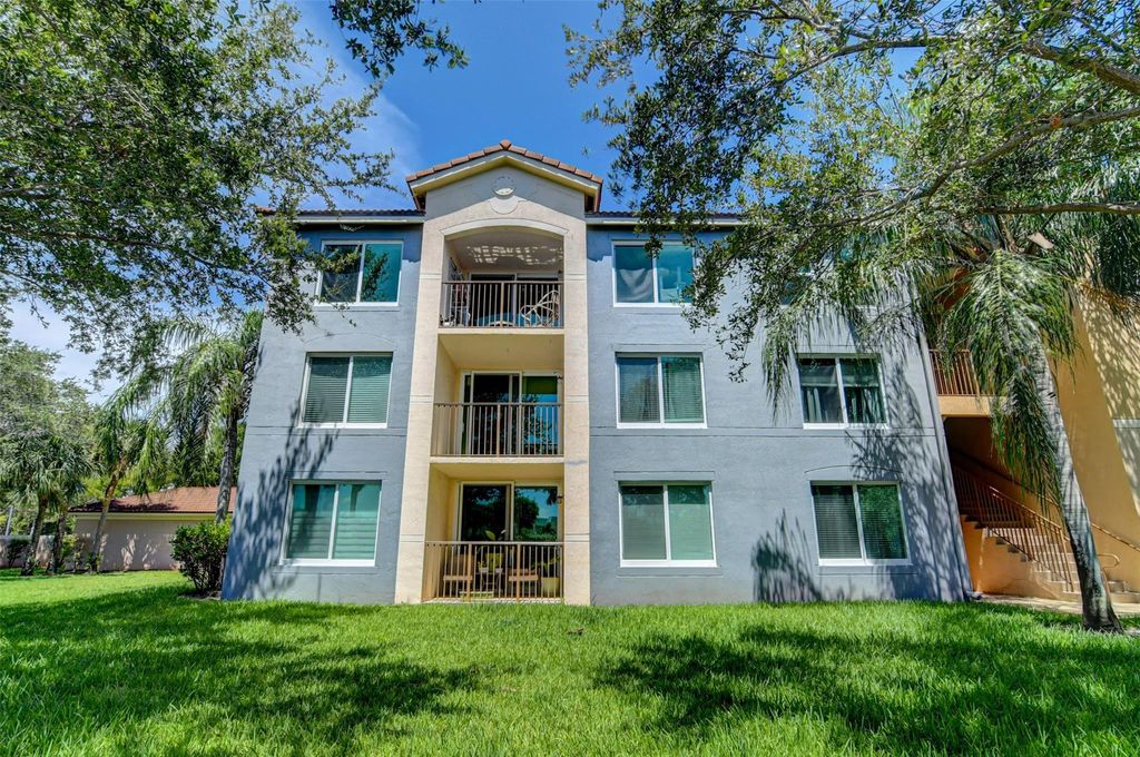 Photo of 224 E Villa Circle #224, Boynton Beach, FL 33435 (MLS # F10413655)