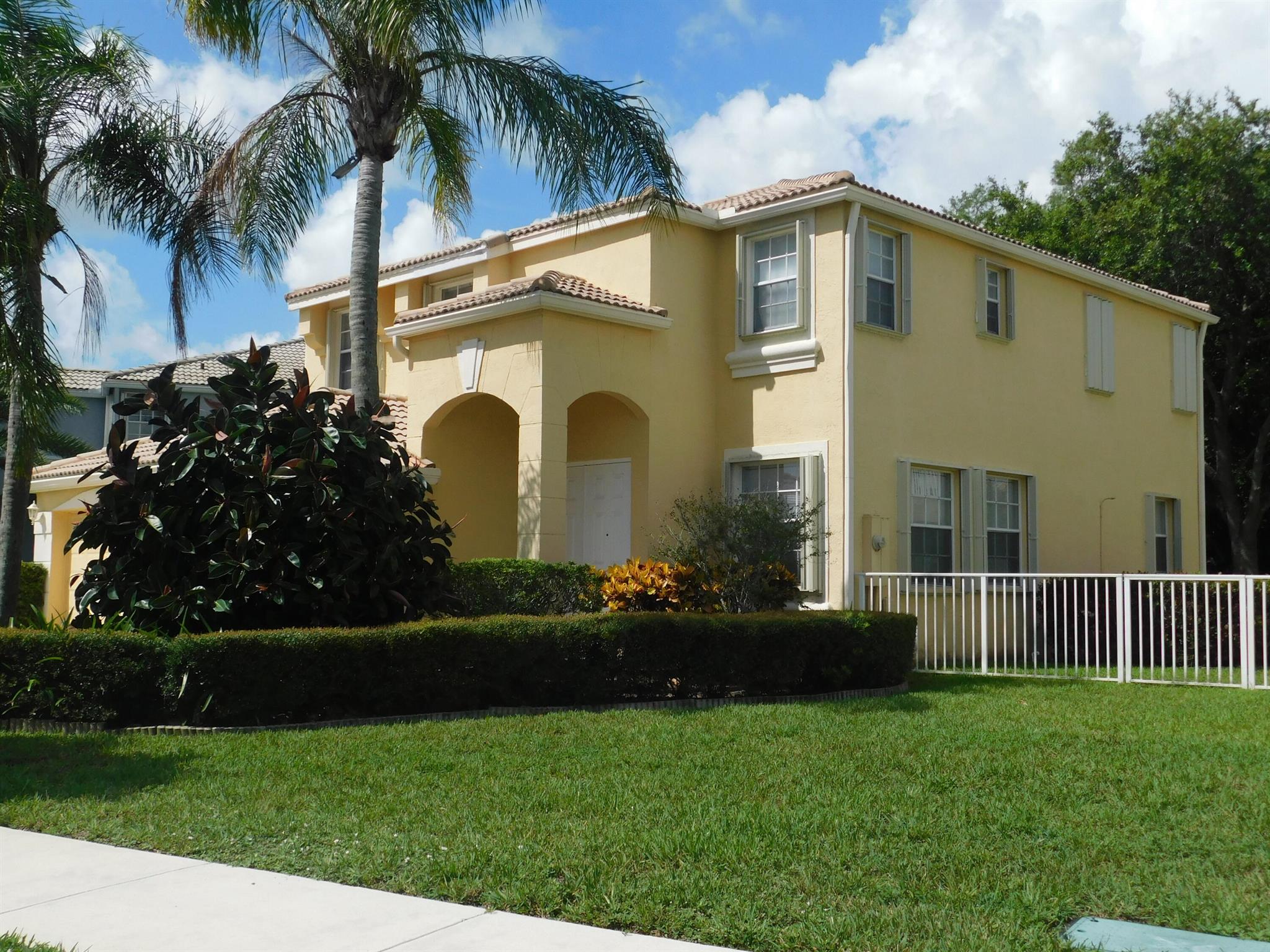 COME TAKE A LOOK AT THIS 2 STORY HOME LOCATED IN THE HEART OF ROYAL PALM BEACH. THIS HOME OFFERS 4 BEDROOMS 2.5 BATHS LARGE PRIVATE FULLY FENCED BACKYARD. DOWNSTAIRS OFFERS HUGE KITCHEN, LAUNDRY ROOM, TILE FLOORS AND UPSTAIRS OFFERS WOOD-LAMINATE LARGE MASTER SUITE WITH ROMAN TUB AND HIS AND HER SEPRATE VANITIES, NO CARPET! COME SCHEUDLE A TOUR TODAY