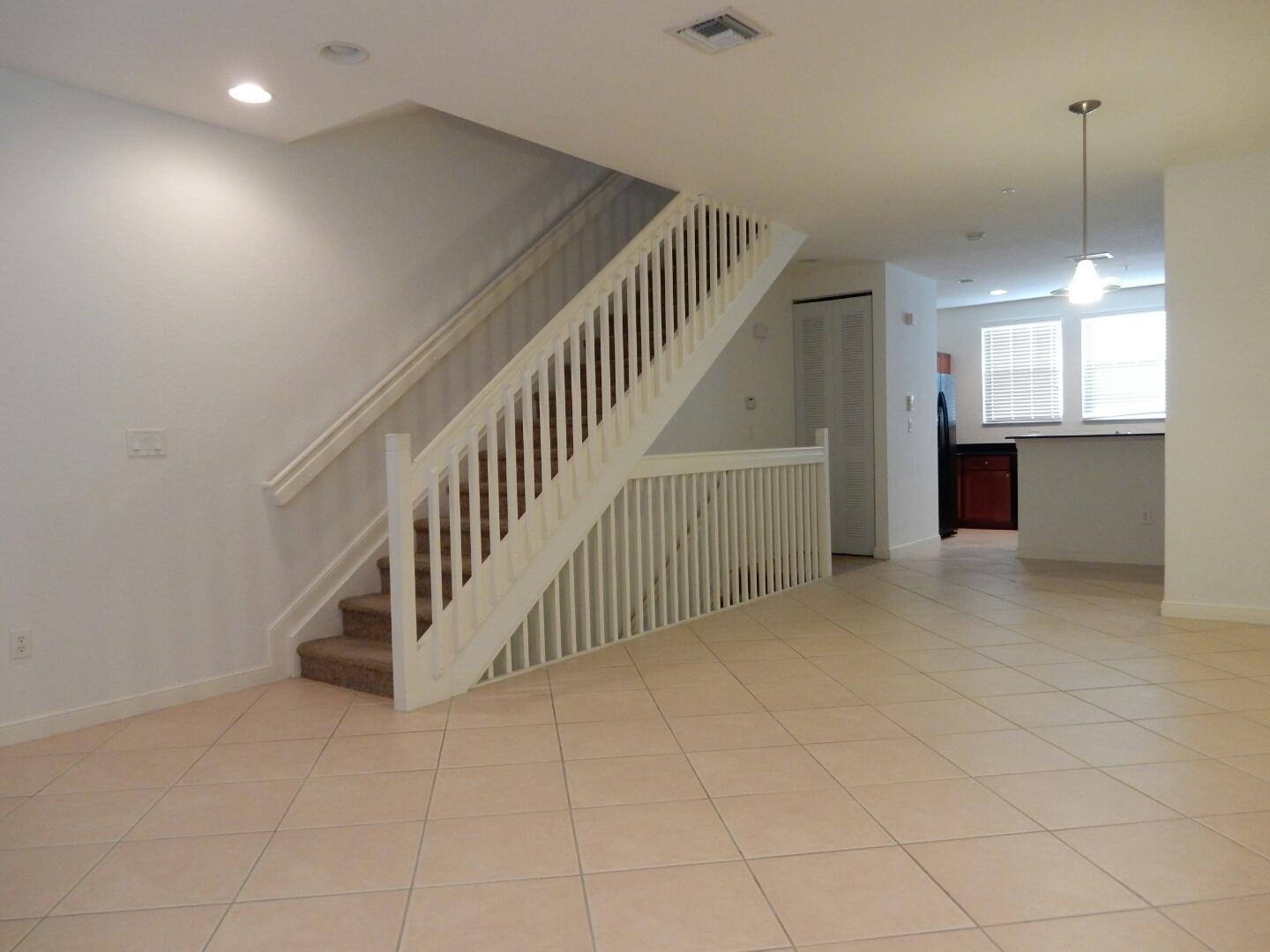 CITYSIDE CONDOMINIUM - Residential Lease
