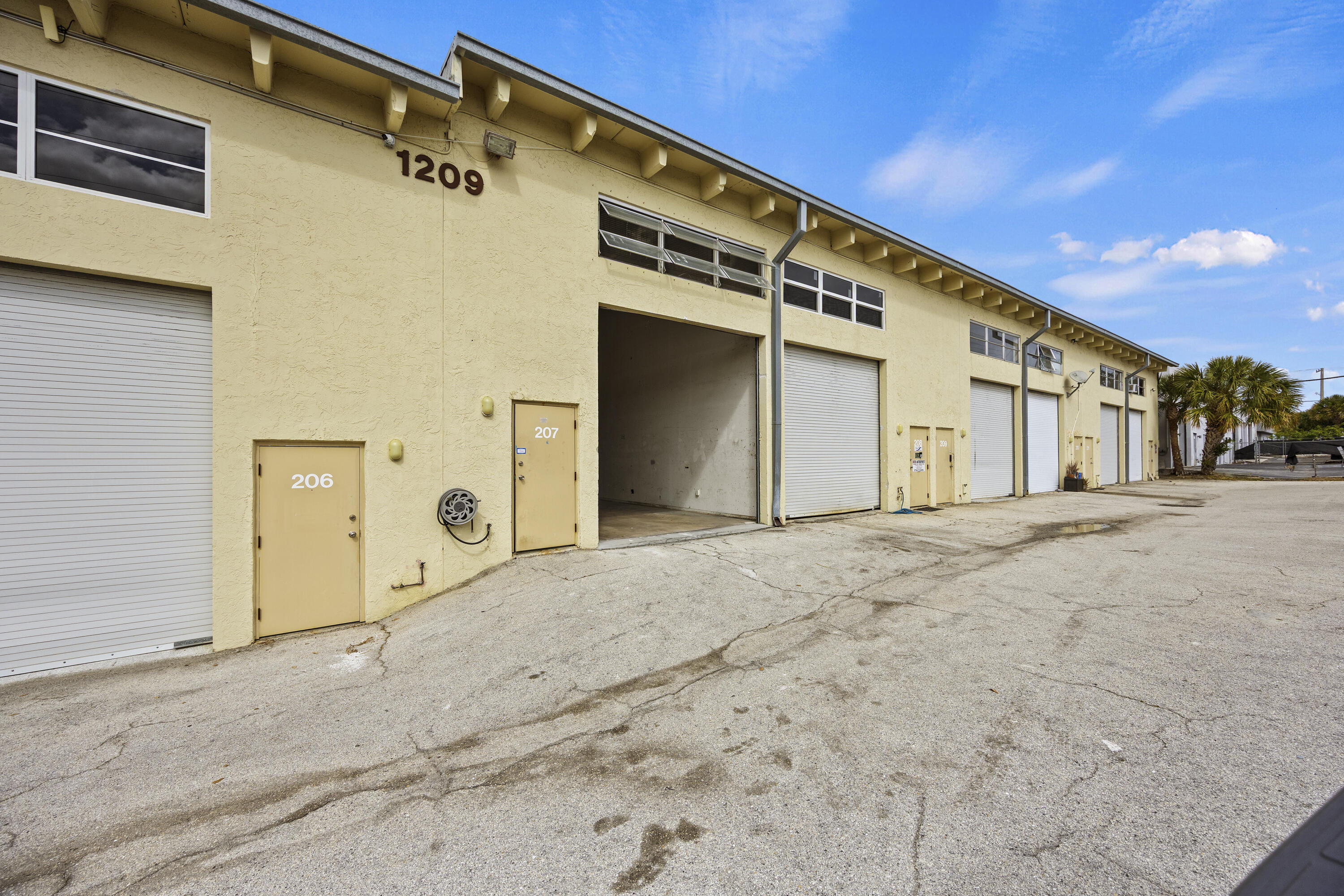 1209 Gateway Road 207