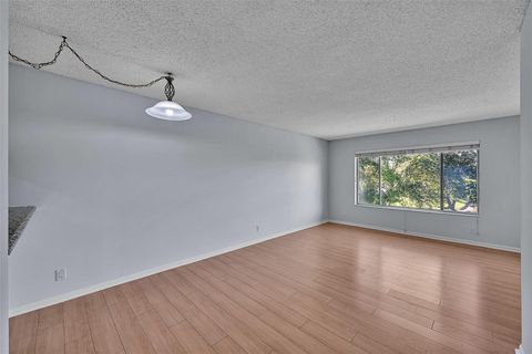 906 Twin Lakes Drive 8-J Coral Springs FL 33071