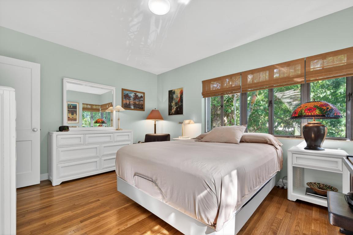 NASSAU SQUARE APTS INC - Residential