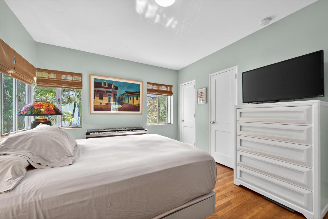 NASSAU SQUARE APTS INC - Residential