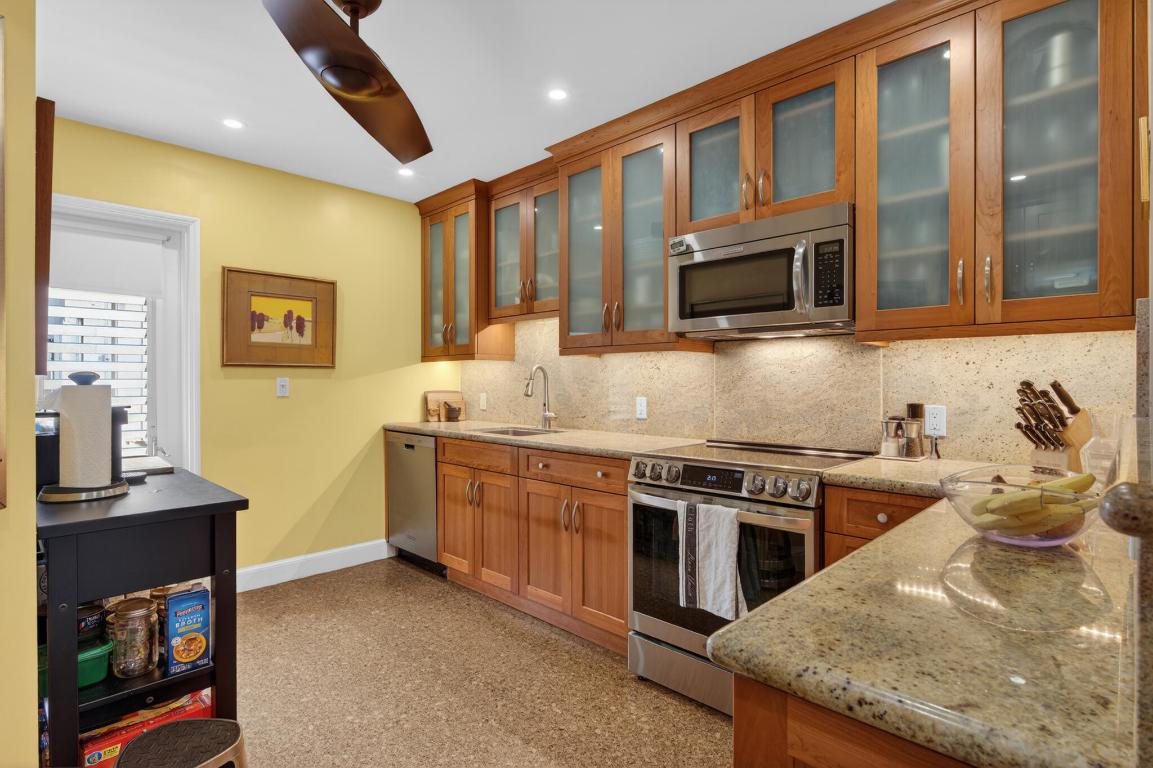 NASSAU SQUARE APTS INC - Residential