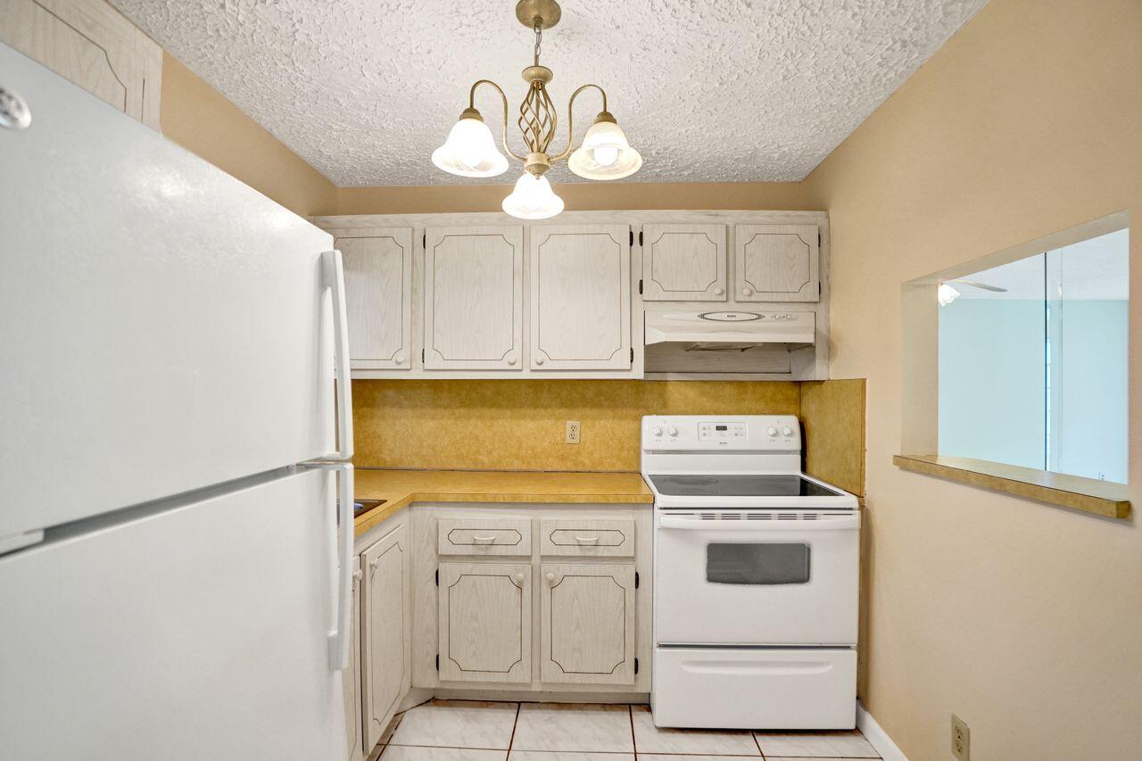 9460 Sunrise Lakes Boulevard 106