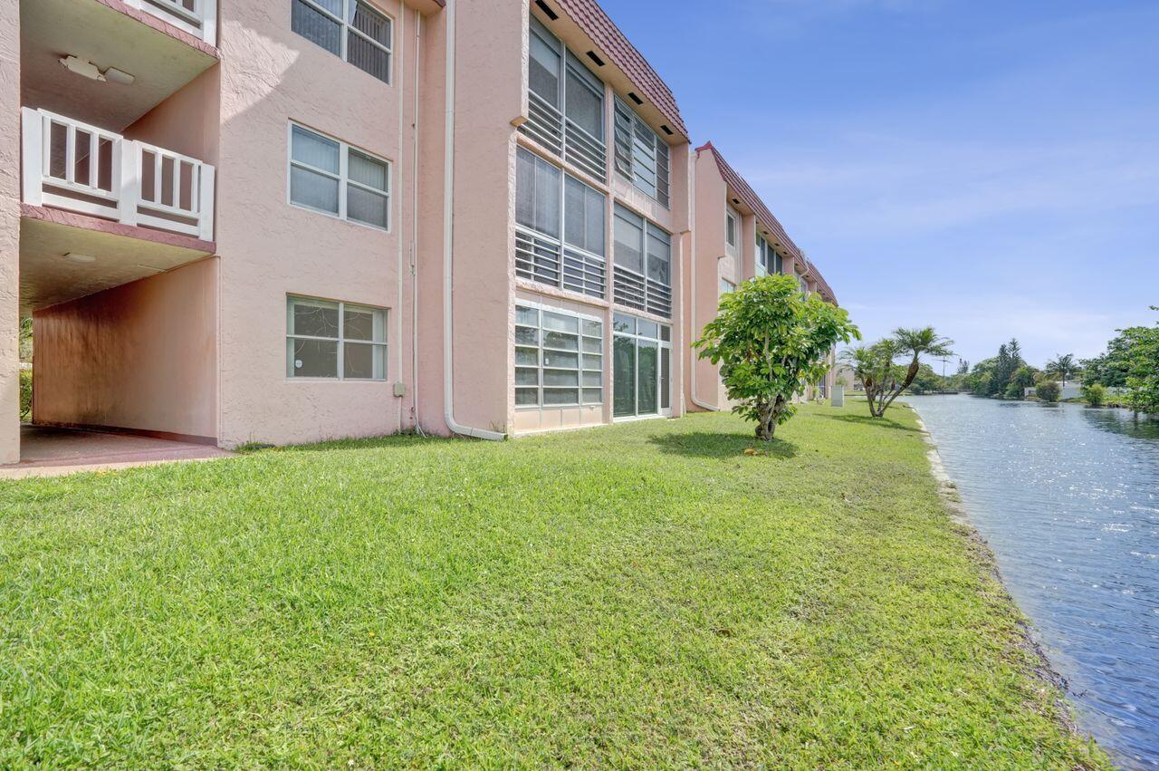 SUNRISE LAKES 132 CONDO - Residential