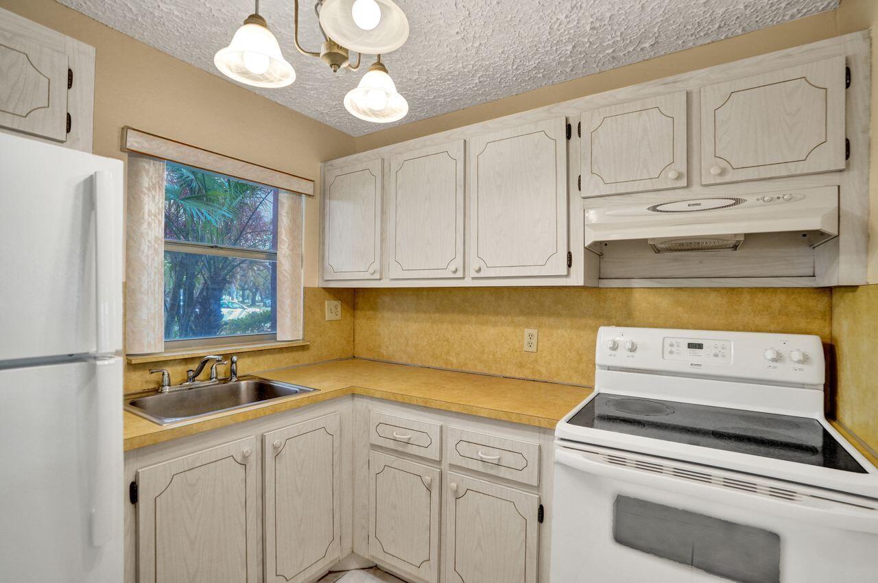 9460 Sunrise Lakes Boulevard 106