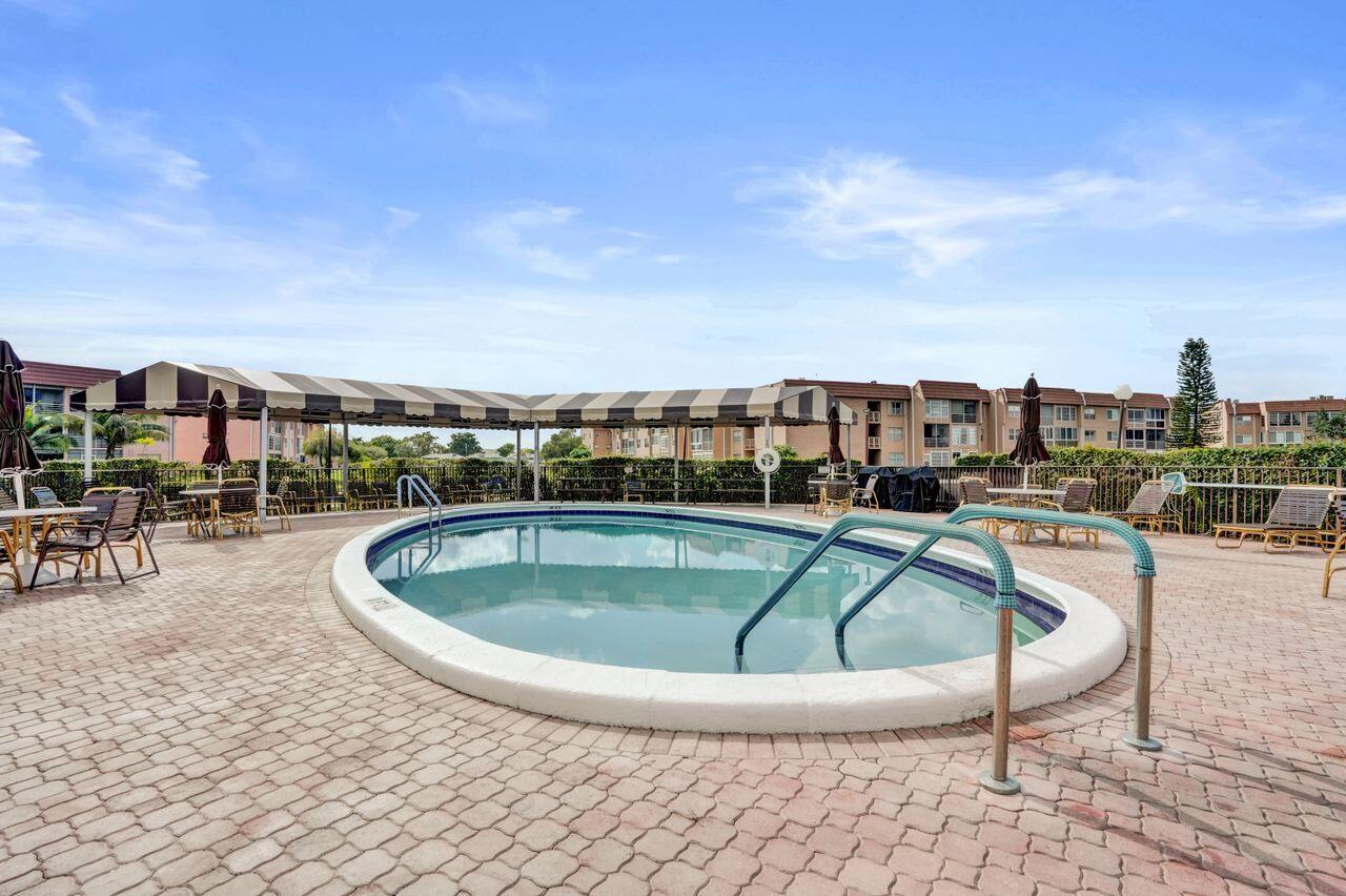 SUNRISE LAKES 132 CONDO - Residential