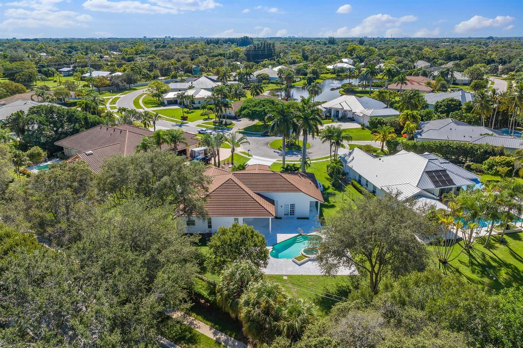 Photo of 18622 Lakeside Gardens Drive, Jupiter, FL 33458 (MLS # R10930262)