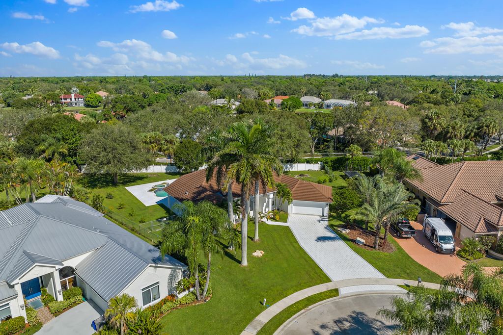 Photo of 18622 Lakeside Gardens Drive, Jupiter, FL 33458 (MLS # R10930262)