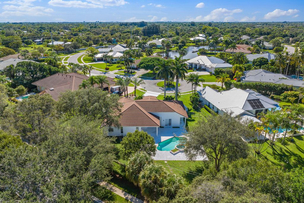 Photo of 18622 Lakeside Gardens Drive, Jupiter, FL 33458 (MLS # R10930262)