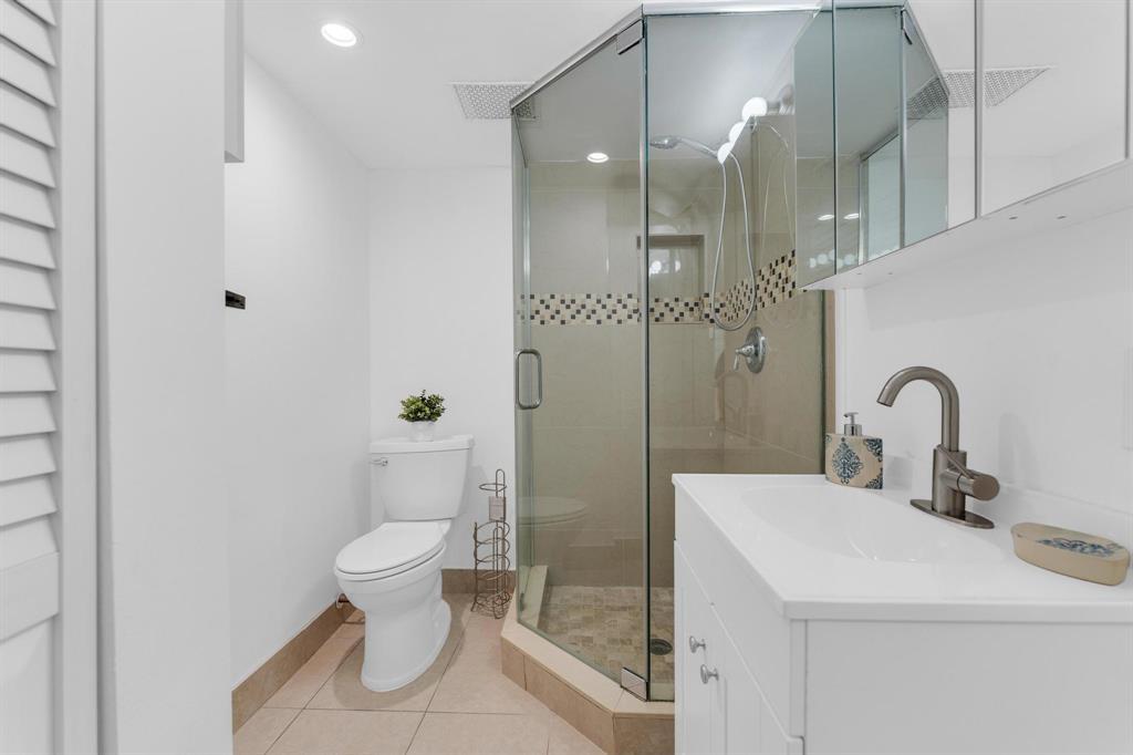 Villas At Meadow Lakes Co - Residential Lease