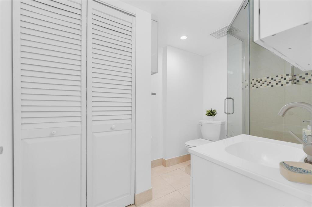 Villas At Meadow Lakes Co - Residential Lease