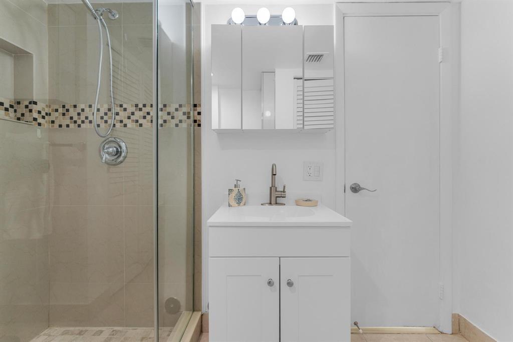 Villas At Meadow Lakes Co - Residential Lease