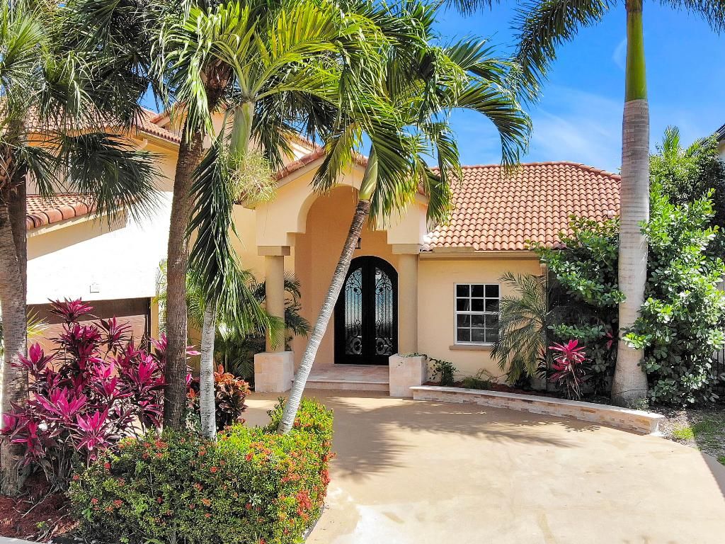 Photo of 10900 Haydn Drive, Boca Raton, FL 33498 (MLS # R11158119)