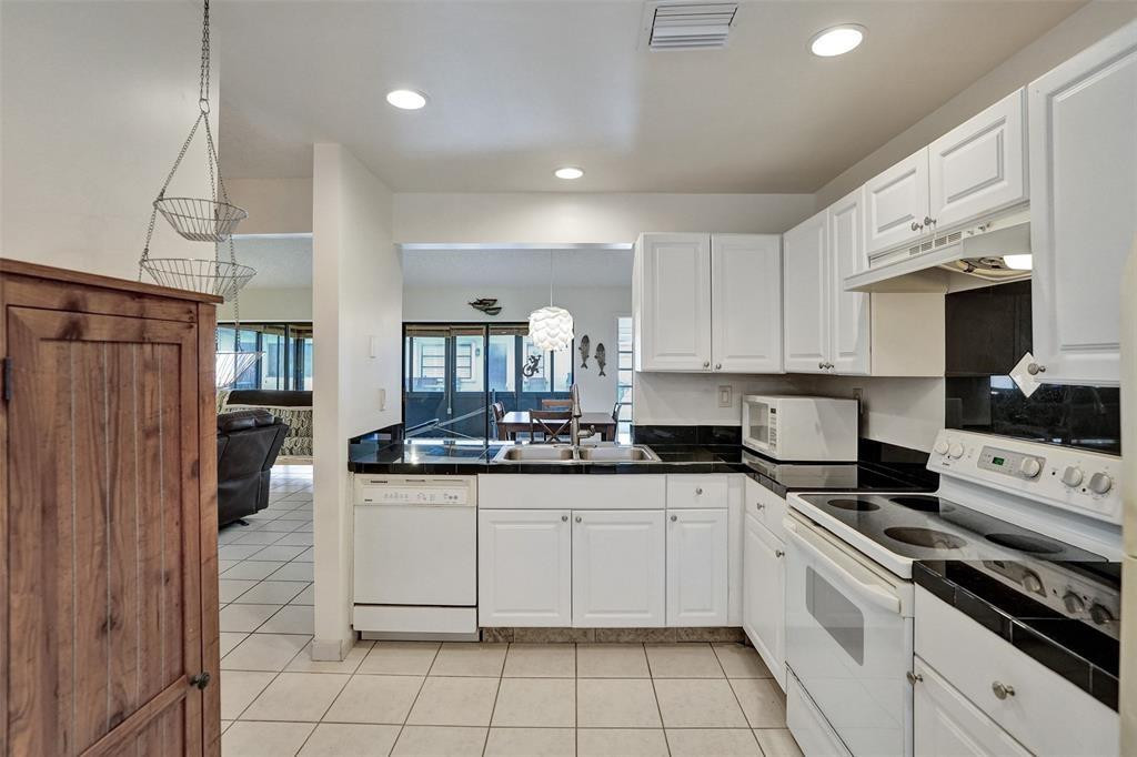 1527 SW 22nd Terrace