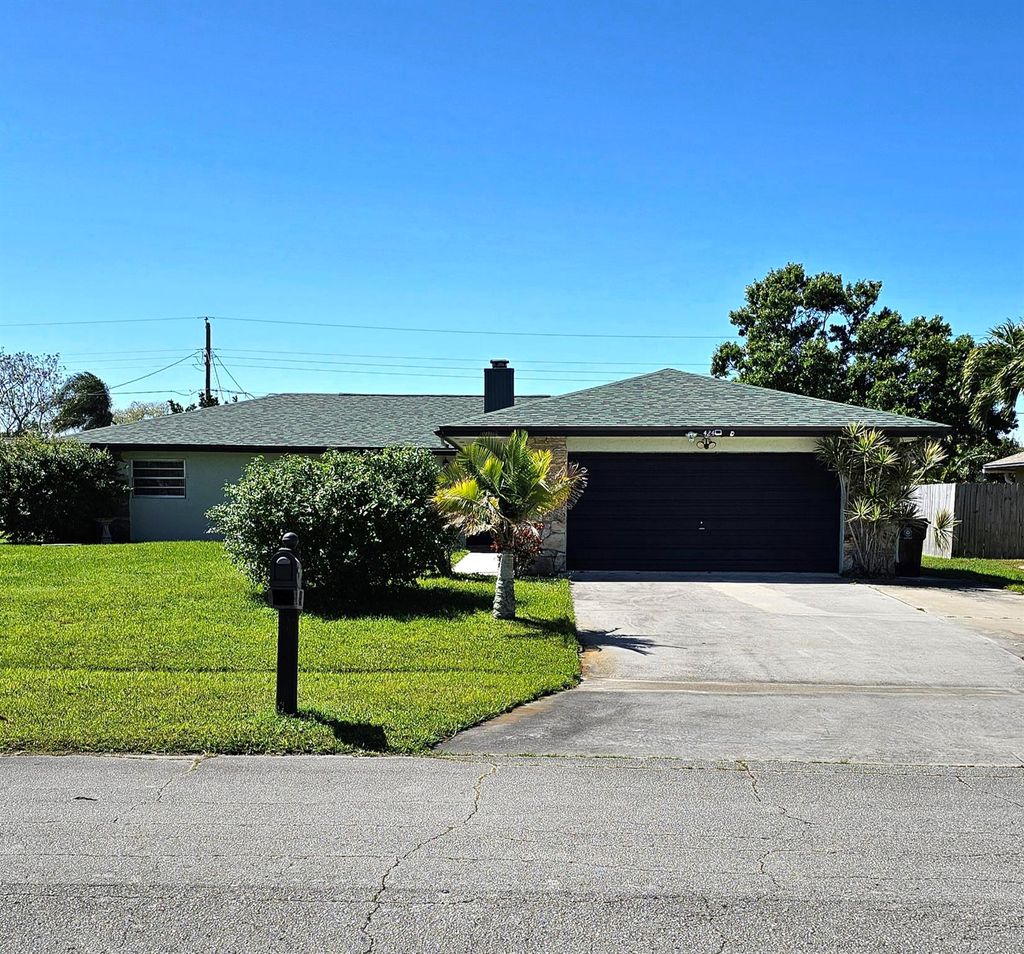Photo of 424 SE Skipper Lane, Port Saint Lucie, FL 34983 (MLS # R11069176)