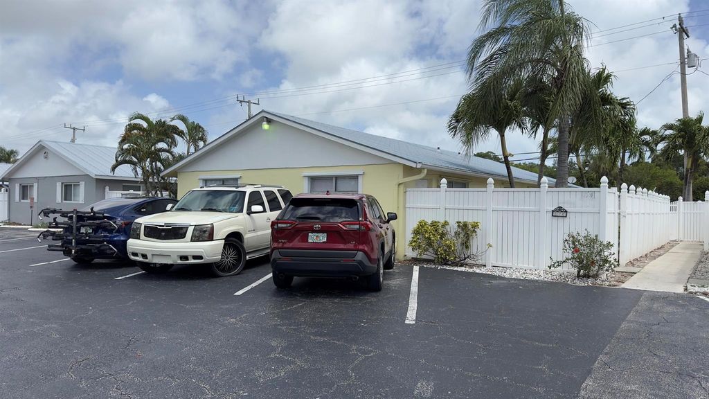 Photo of 574 Holly Drive #2, Palm Beach Gardens, FL 33410 (MLS # R11080267)