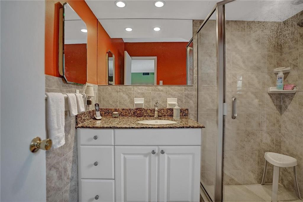 Hollywood Hills 6-22 B - Residential