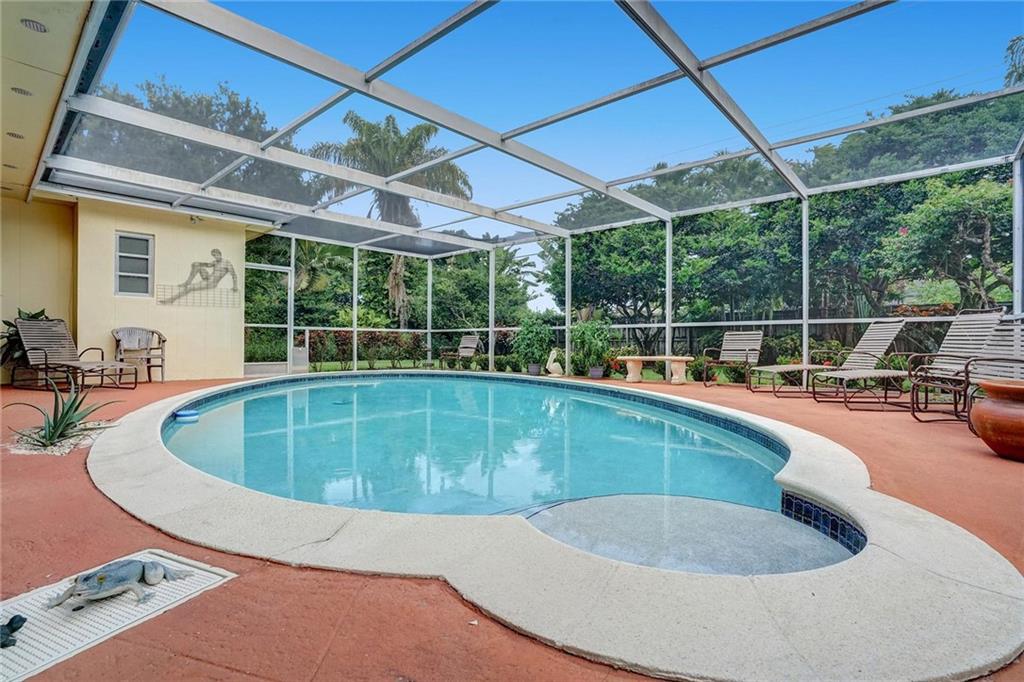 Hollywood Hills 6-22 B - Residential