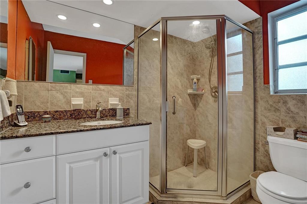 Hollywood Hills 6-22 B - Residential